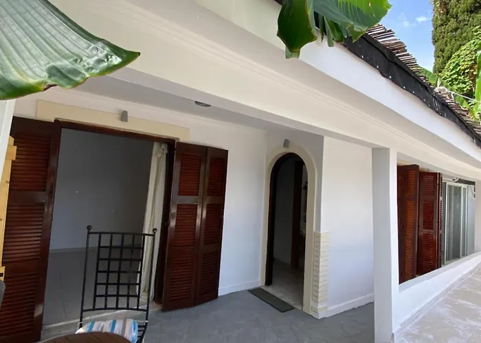 Vivaria House