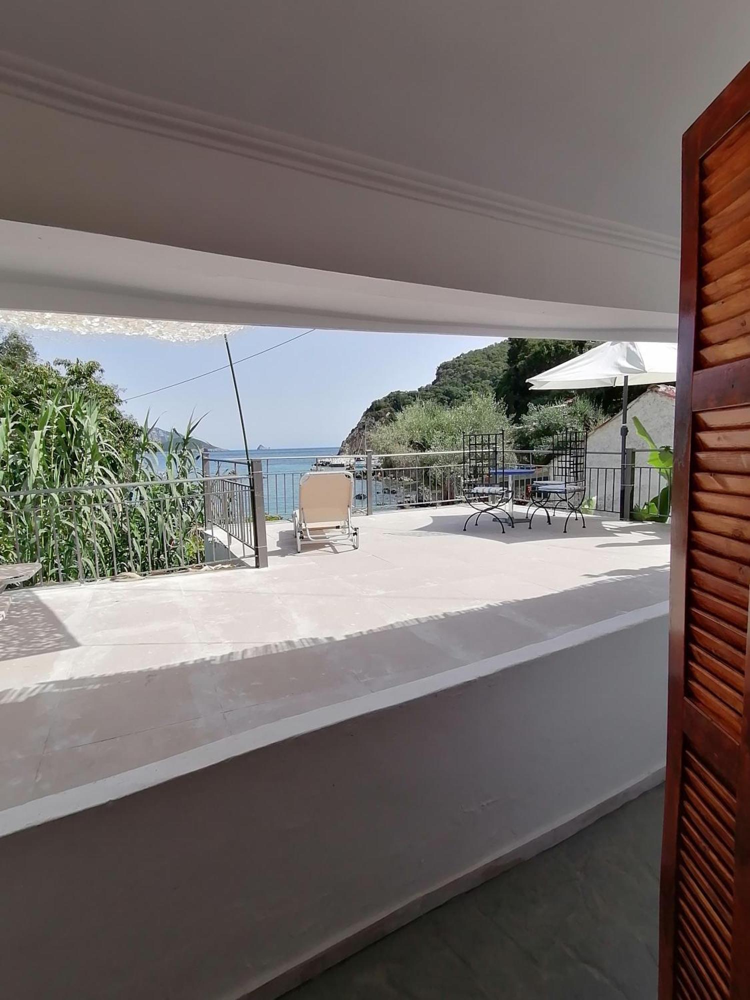 Vivaria House *